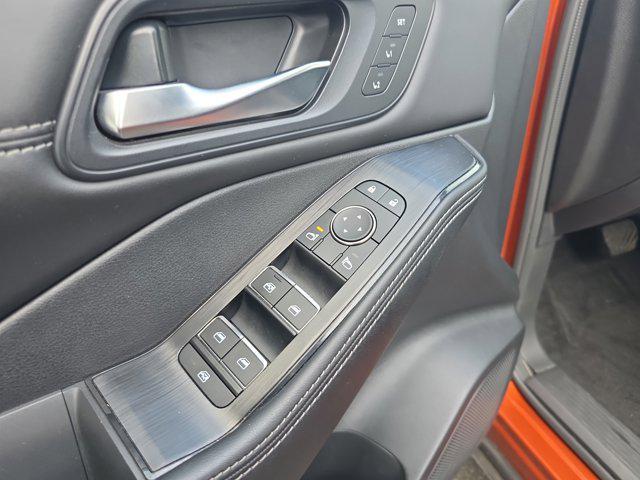 Photo of 2023 Sunset Drift Chromaflair/Super Black Nissan Rogue