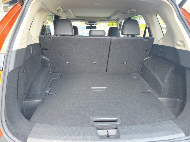 Photo of 2023 Sunset Drift Chromaflair/Super Black Nissan Rogue