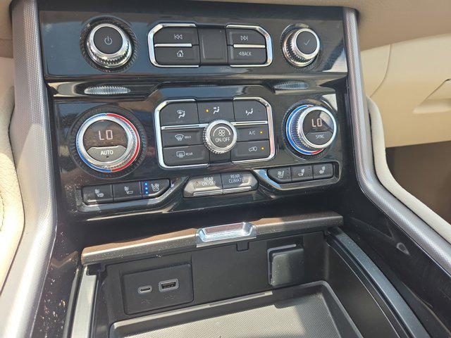 Photo of 2022 White Frost Tricoat GMC Yukon XL