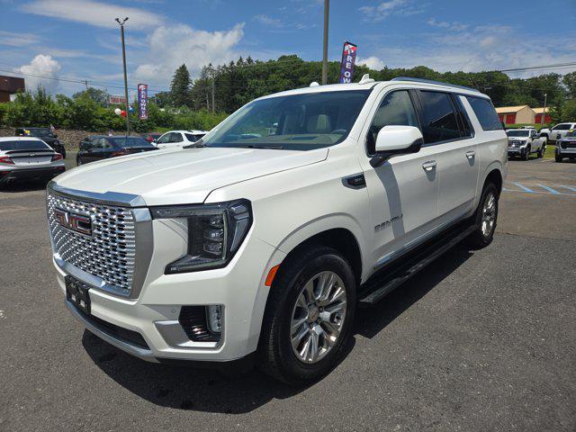 Photo of 2022 White Frost Tricoat GMC Yukon XL