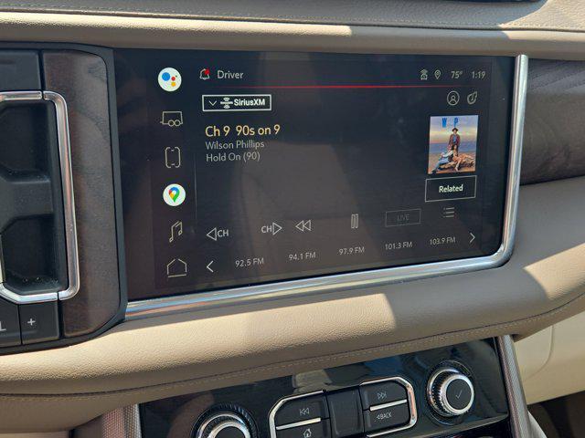 Photo of 2022 White Frost Tricoat GMC Yukon XL