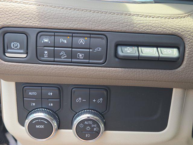Photo of 2022 White Frost Tricoat GMC Yukon XL