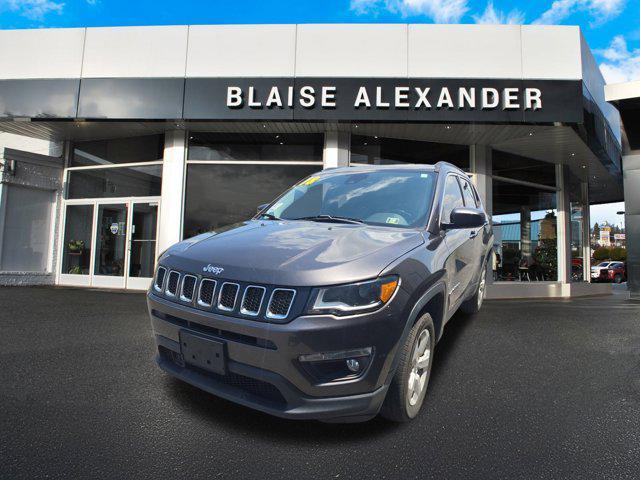 Photo of 2018 Granite Crystal Metallic Clearcoat Jeep Compass