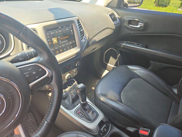 Photo of 2018 Granite Crystal Metallic Clearcoat Jeep Compass