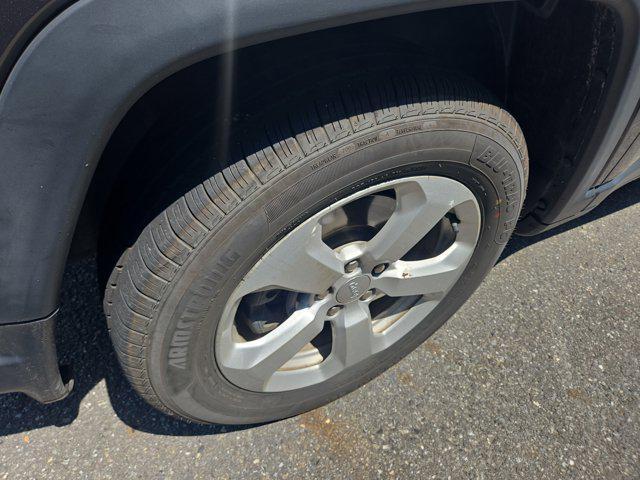 Photo of 2018 Granite Crystal Metallic Clearcoat Jeep Compass