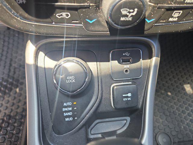Photo of 2018 Granite Crystal Metallic Clearcoat Jeep Compass