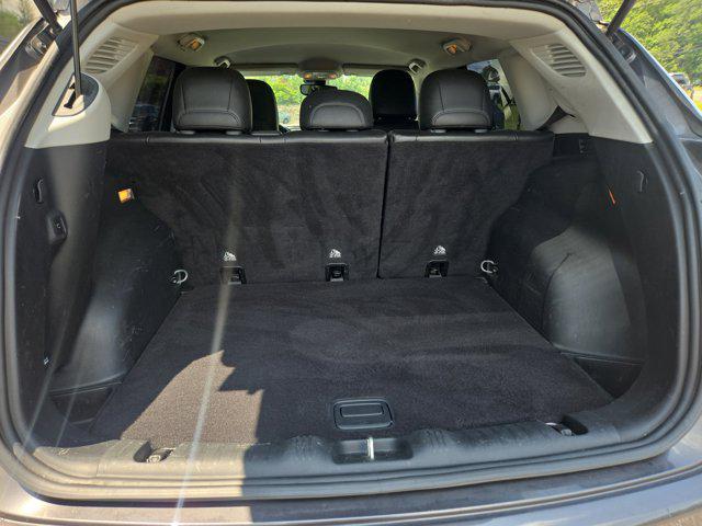 Photo of 2018 Granite Crystal Metallic Clearcoat Jeep Compass