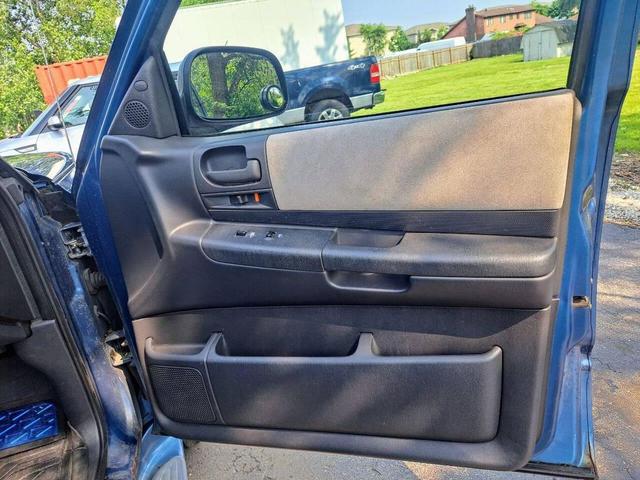 Photo of 2002 Blue Dodge Durango