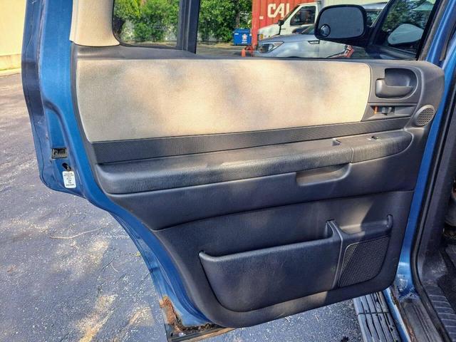 Photo of 2002 Blue Dodge Durango