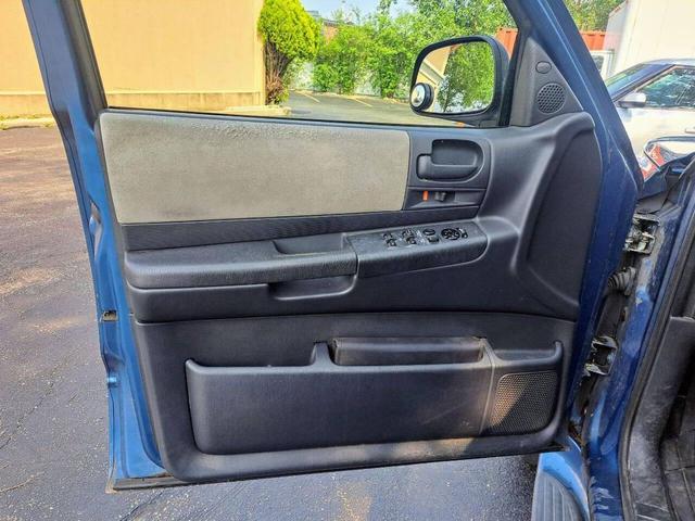 Photo of 2002 Blue Dodge Durango