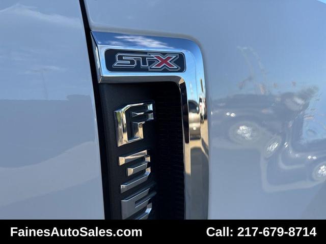 Photo of 2022 Oxford White Ford F-350