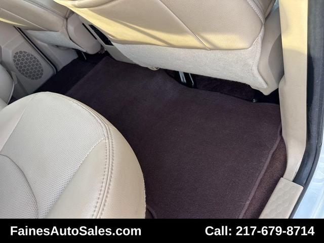 Photo of 2013 Bright White Clearcoat RAM 2500