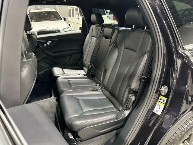 Photo of 2019 Orca Black Metallic Audi Q7