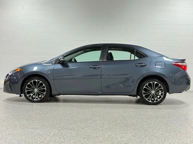 Photo of 2016 Gray Toyota Corolla