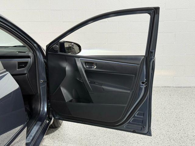 Photo of 2016 Gray Toyota Corolla