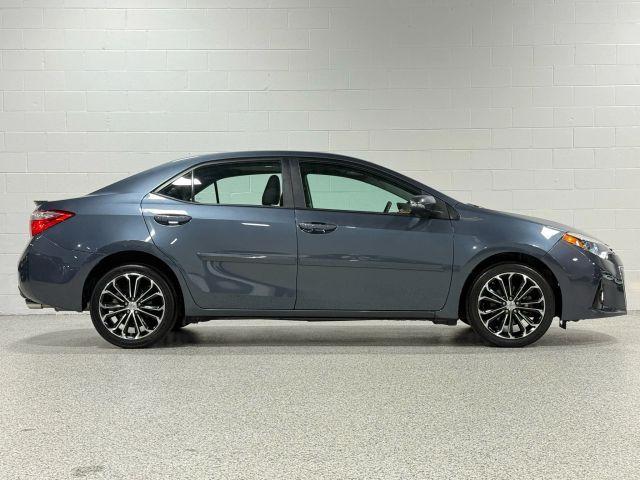 Photo of 2016 Gray Toyota Corolla
