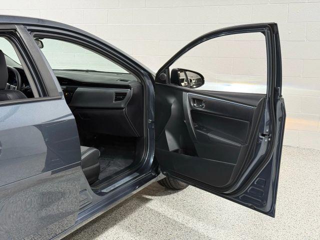 Photo of 2016 Gray Toyota Corolla