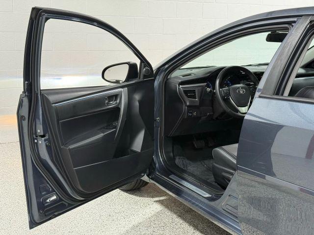 Photo of 2016 Gray Toyota Corolla