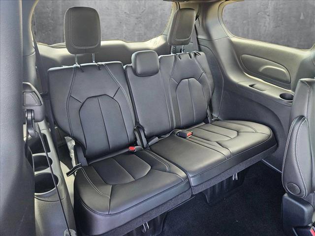 Photo of 2025 Fathom Blue Pearlcoat Chrysler Pacifica