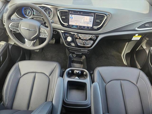 Photo of 2025 Fathom Blue Pearlcoat Chrysler Pacifica