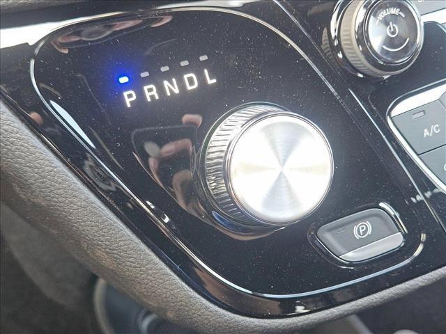 Photo of 2025 Fathom Blue Pearlcoat Chrysler Pacifica
