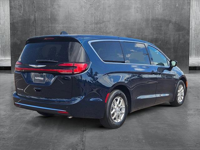 Photo of 2025 Fathom Blue Pearlcoat Chrysler Pacifica