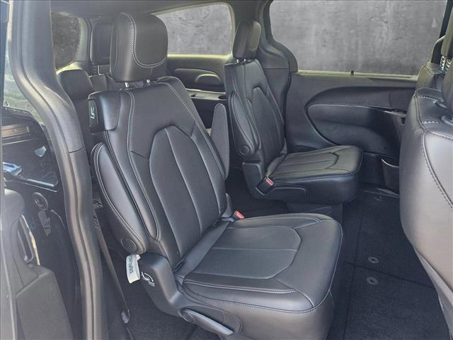 Photo of 2025 Fathom Blue Pearlcoat Chrysler Pacifica