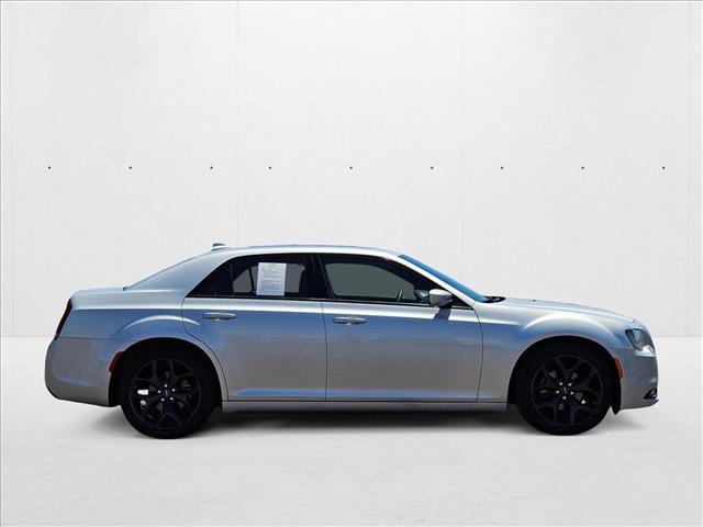 Photo of 2023 Silver Mist Clearcoat Chrysler 300