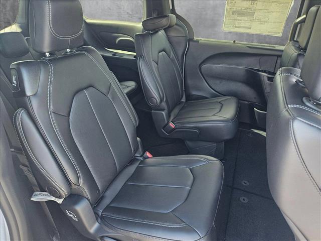 Photo of 2025 Bright White Clearcoat Chrysler Pacifica