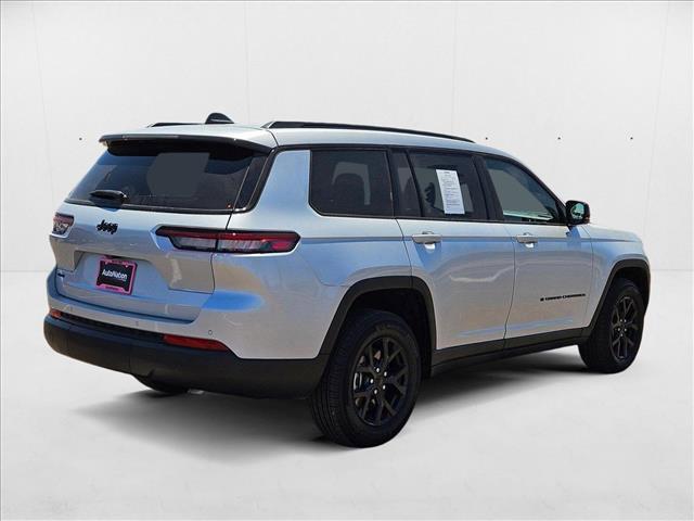 Photo of 2024 Silver Zynith Jeep Grand Cherokee L