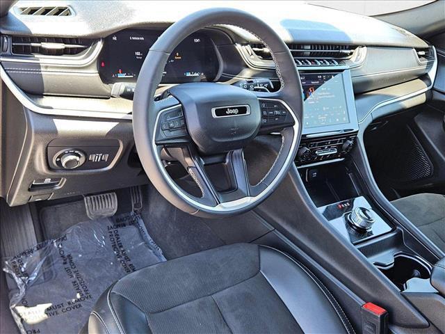 Photo of 2024 Silver Zynith Jeep Grand Cherokee L