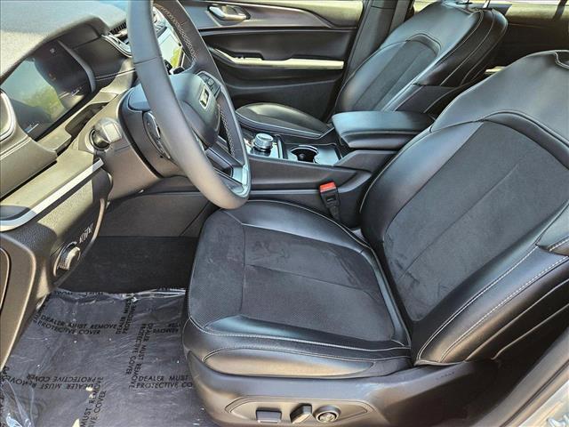 Photo of 2024 Silver Zynith Jeep Grand Cherokee L