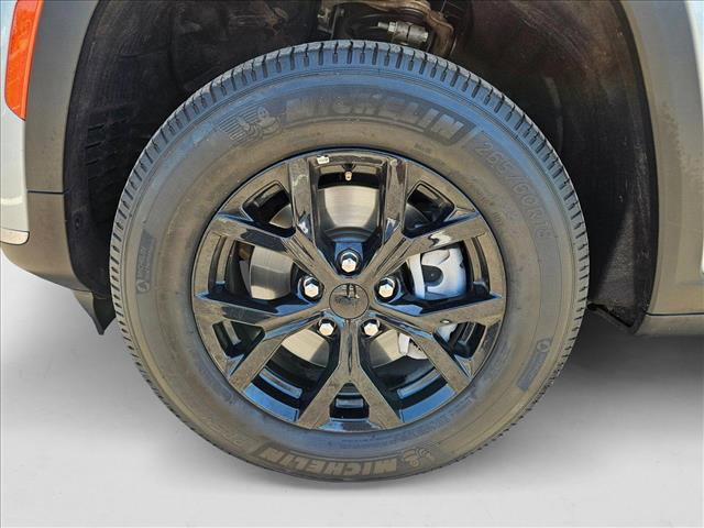 Photo of 2024 Silver Zynith Jeep Grand Cherokee L
