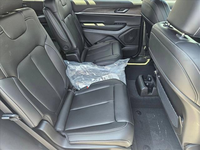 Photo of 2025 Bright White Clearcoat Jeep Grand Cherokee L