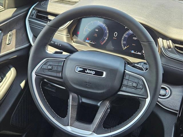 Photo of 2025 Bright White Clearcoat Jeep Grand Cherokee L