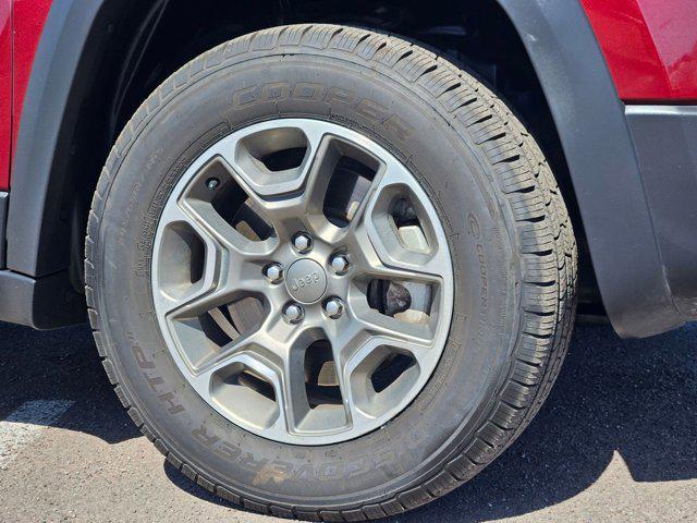 Photo of 2020 Velvet Red Pearlcoat Jeep Cherokee