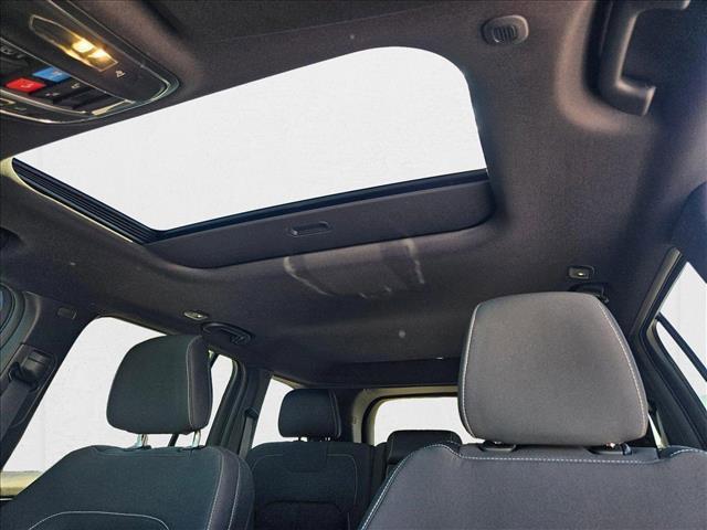 Photo of 2025 Velvet Red Pearlcoat Jeep Grand Cherokee