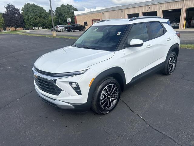 Photo of 2026 Summit White Chevrolet Trailblazer