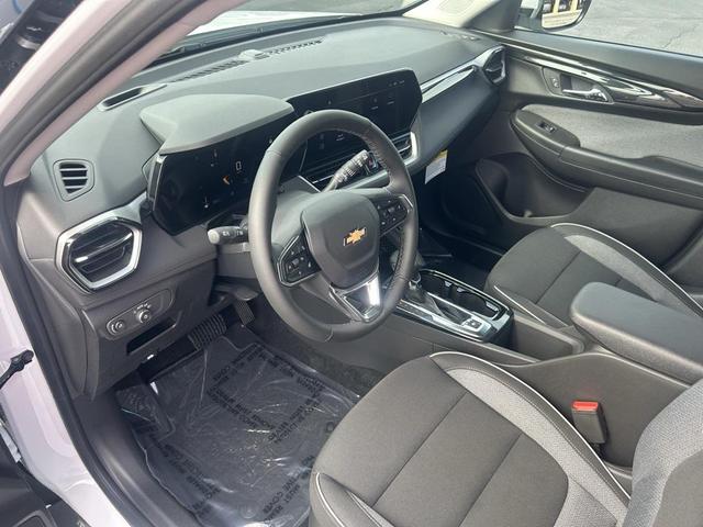 Photo of 2026 Summit White Chevrolet Trailblazer