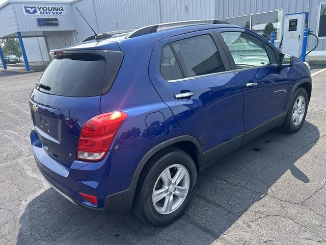 Photo of 2017 Blue Topaz Metallic Chevrolet Trax
