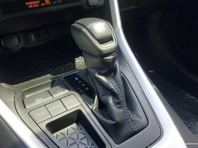 Photo of 2021 Super White Toyota RAV4