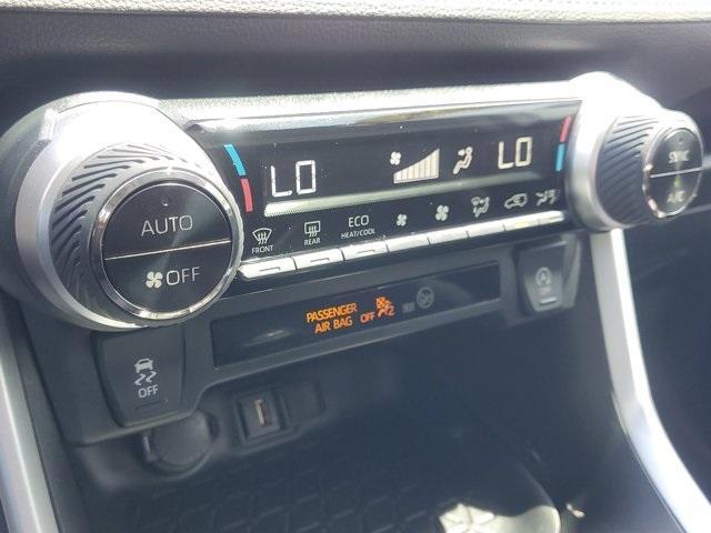 Photo of 2021 Super White Toyota RAV4