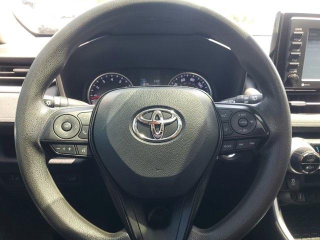 Photo of 2021 Super White Toyota RAV4