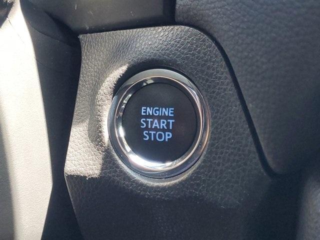 Photo of 2021 Super White Toyota RAV4