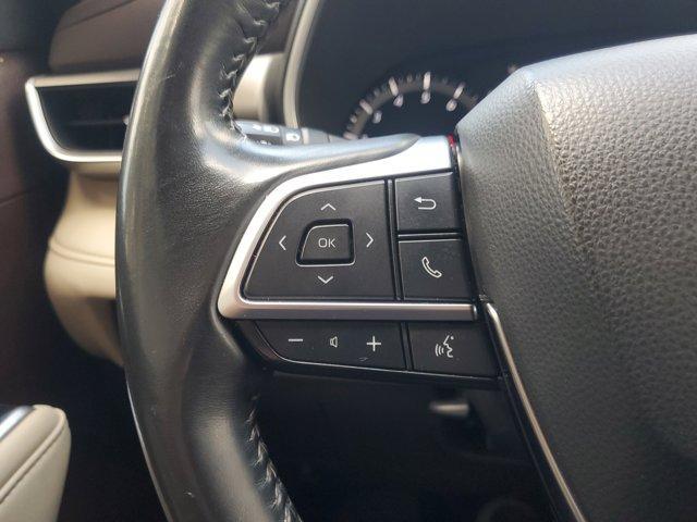Photo of 2021 Silver Toyota Highlander