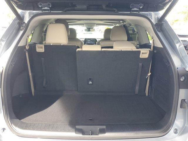 Photo of 2021 Silver Toyota Highlander