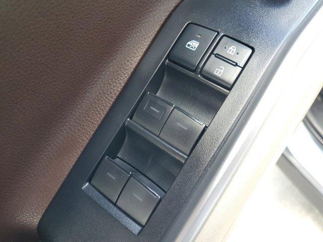 Photo of 2021 Silver Toyota Highlander