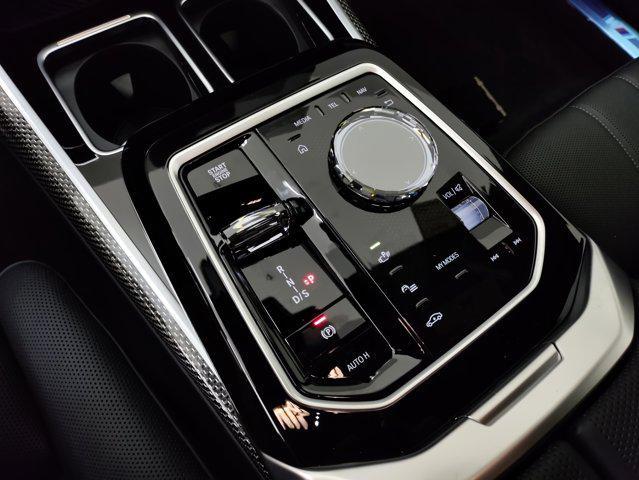 Photo of 2025 Black Sapphire Metallic BMW 750e