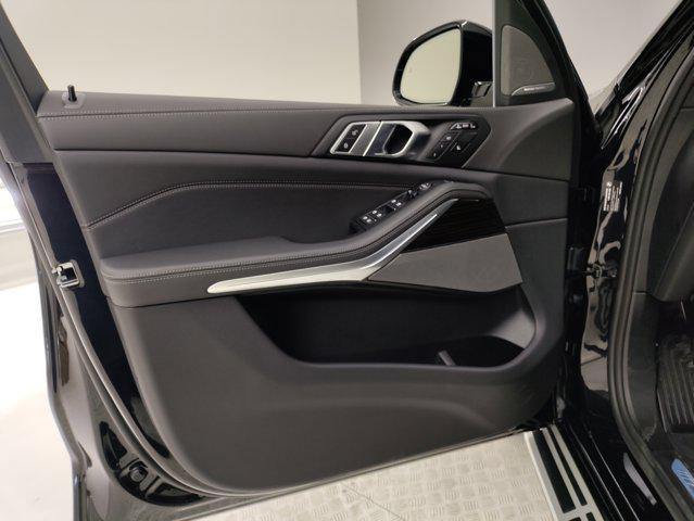 Photo of 2026 Black Sapphire Metallic BMW X7