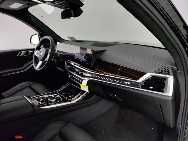 Photo of 2026 Black Sapphire Metallic BMW X7